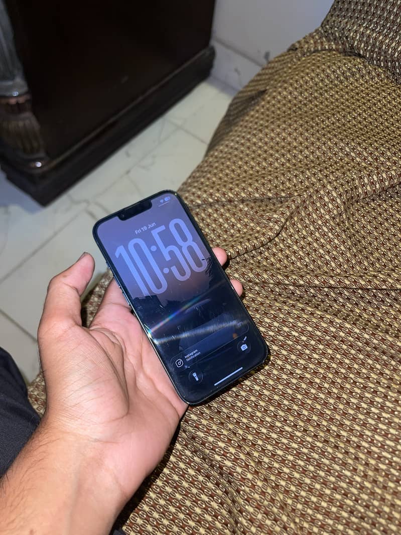 Apple iPhone 13 5