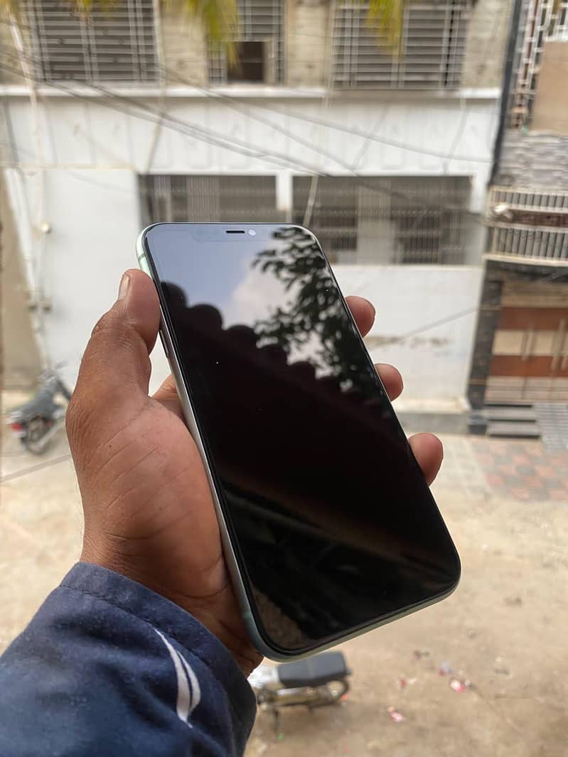 Apple iPhone 11 0
