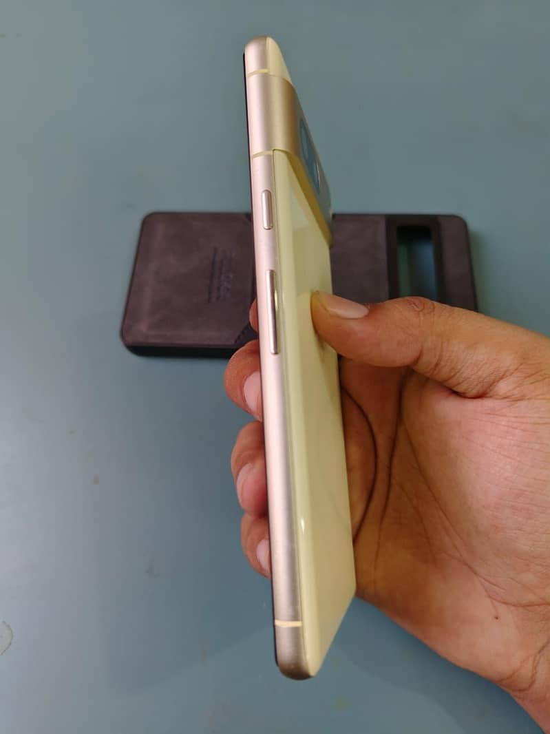 Google Pixel 7 4