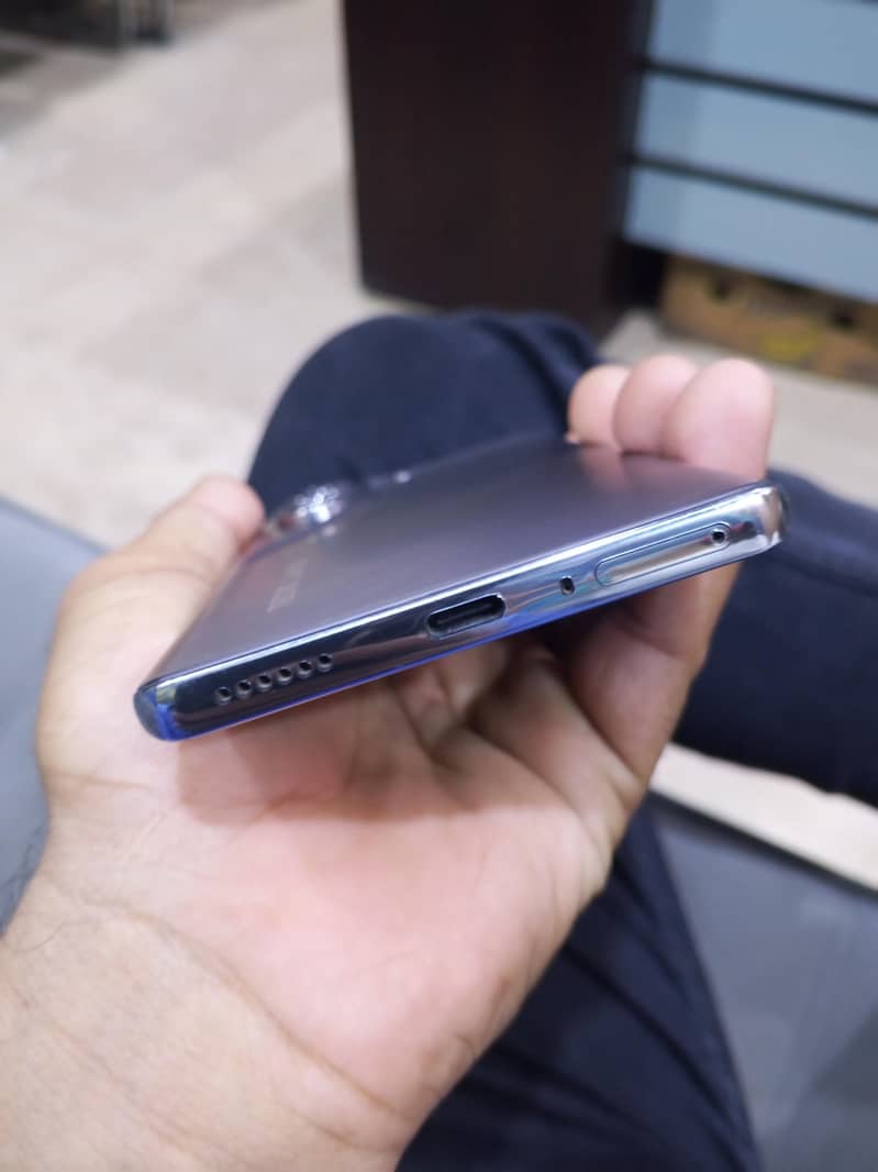 Tecno CAMON 40 Pro 1