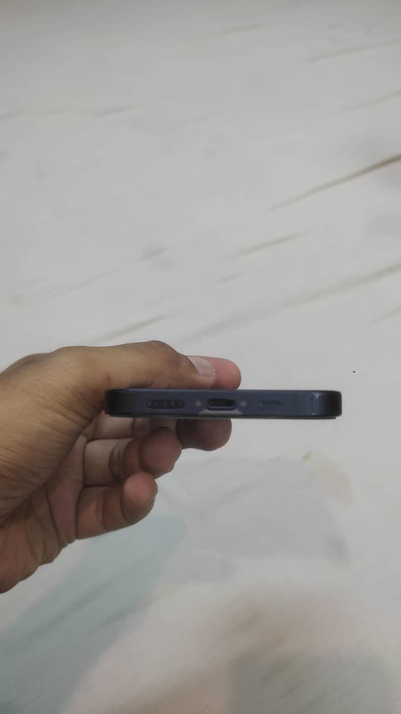 Apple iPhone 13 2
