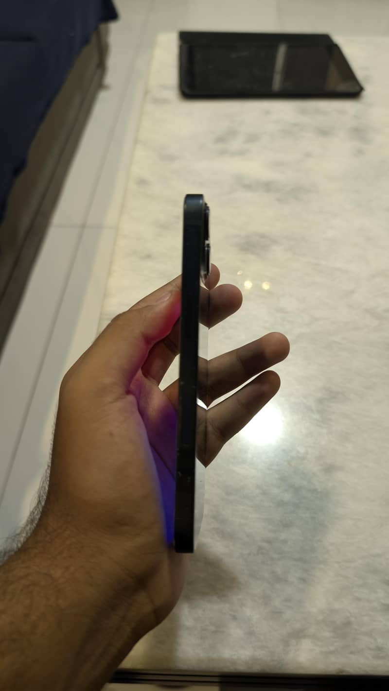 Apple iPhone 13 2