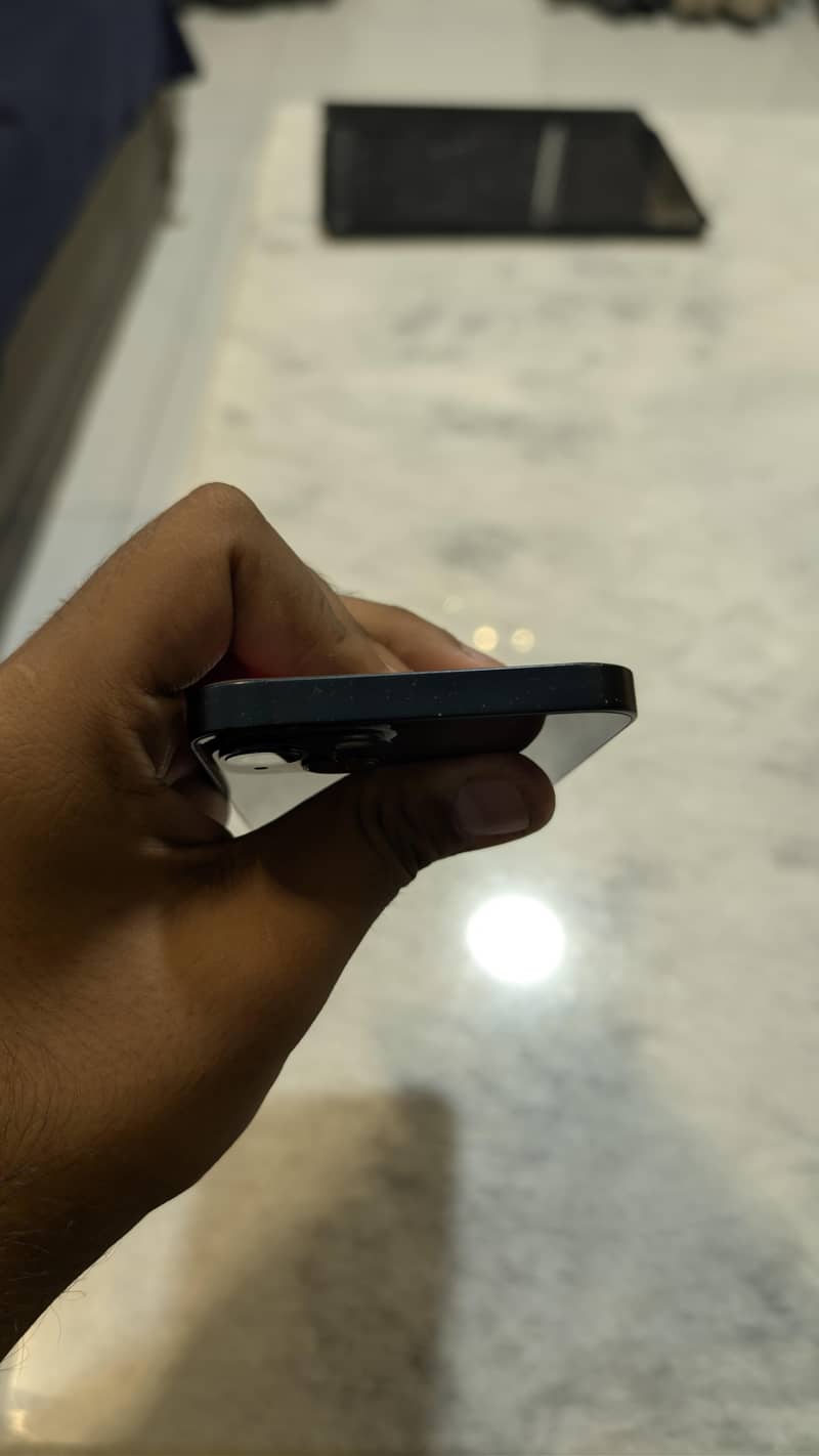 Apple iPhone 13 4