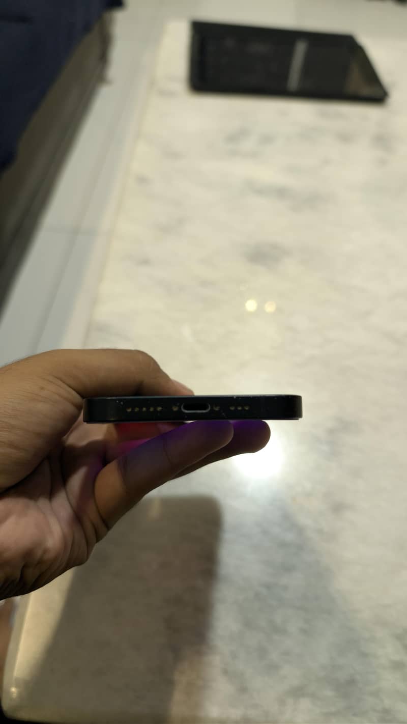 Apple iPhone 13 5