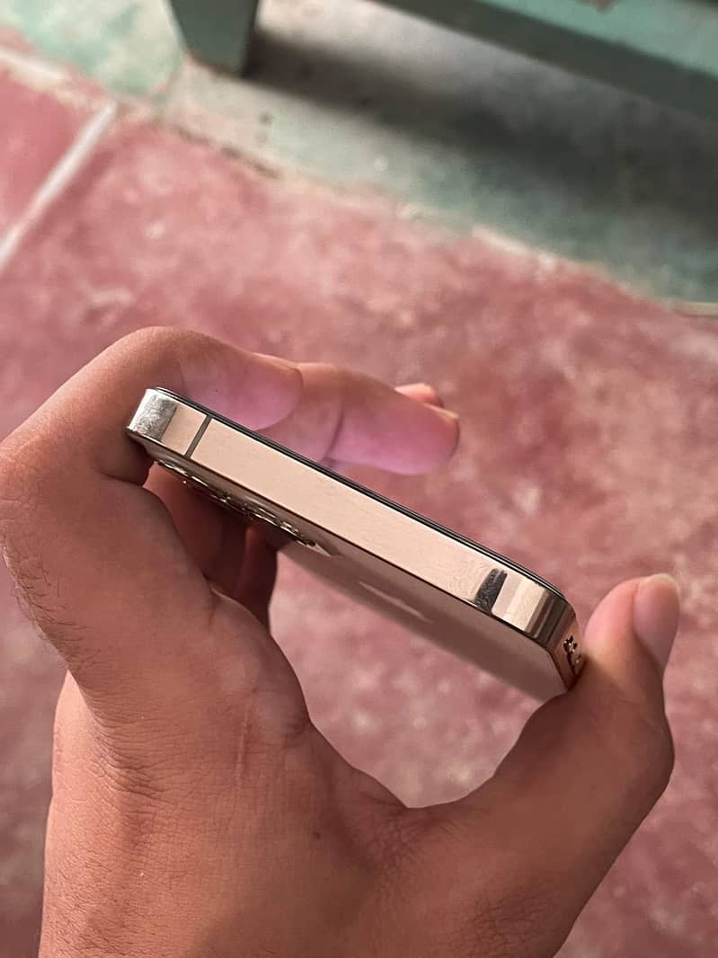 Apple iPhone 12 Pro 1