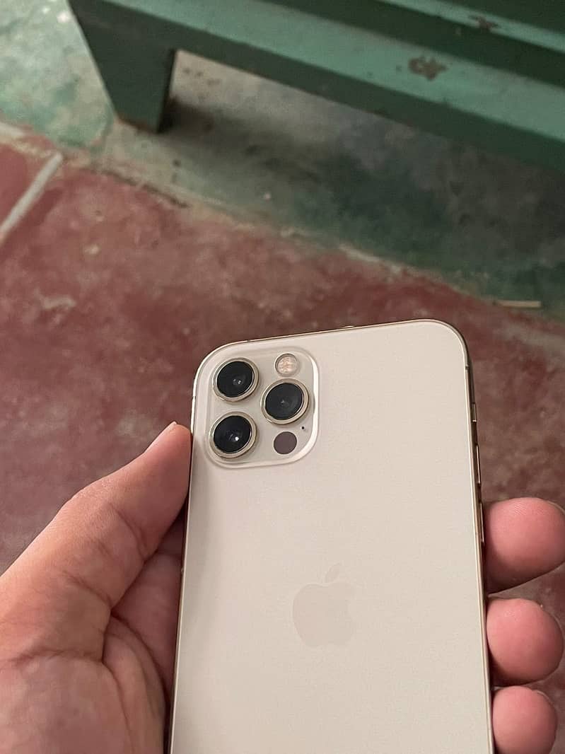 Apple iPhone 12 Pro 3
