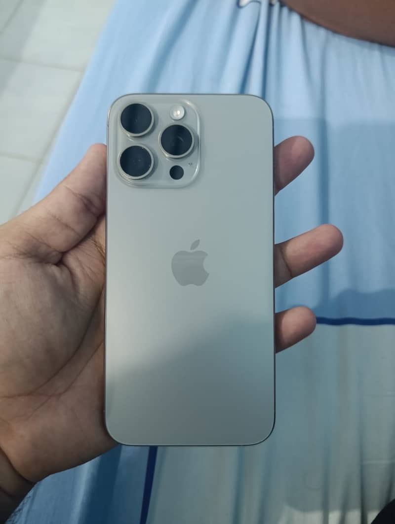 Apple iPhone 15 Pro Max 0