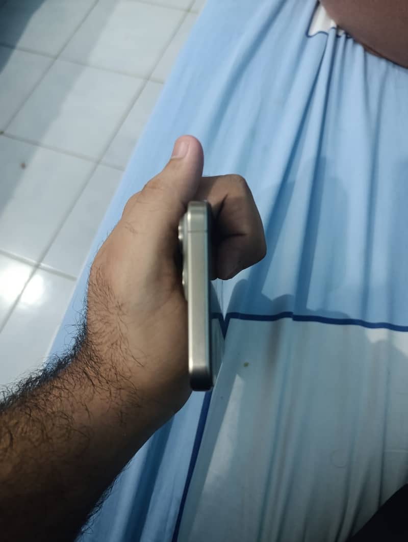 Apple iPhone 15 Pro Max 4
