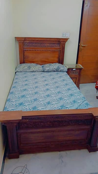 Sheesham Wood Bed | Carved Design | Excellent Condition