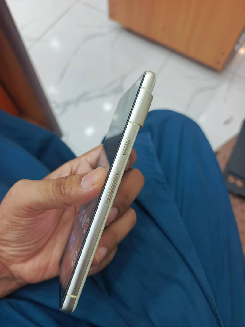 Google Pixel 7 4
