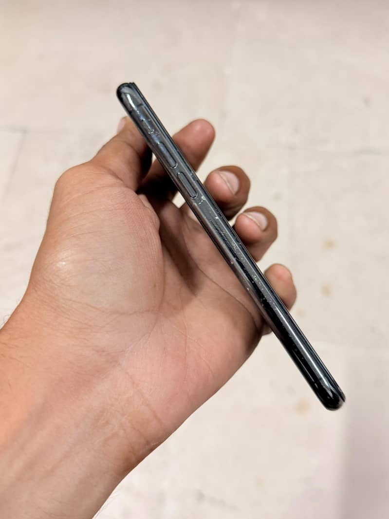 Apple iPhone X 4