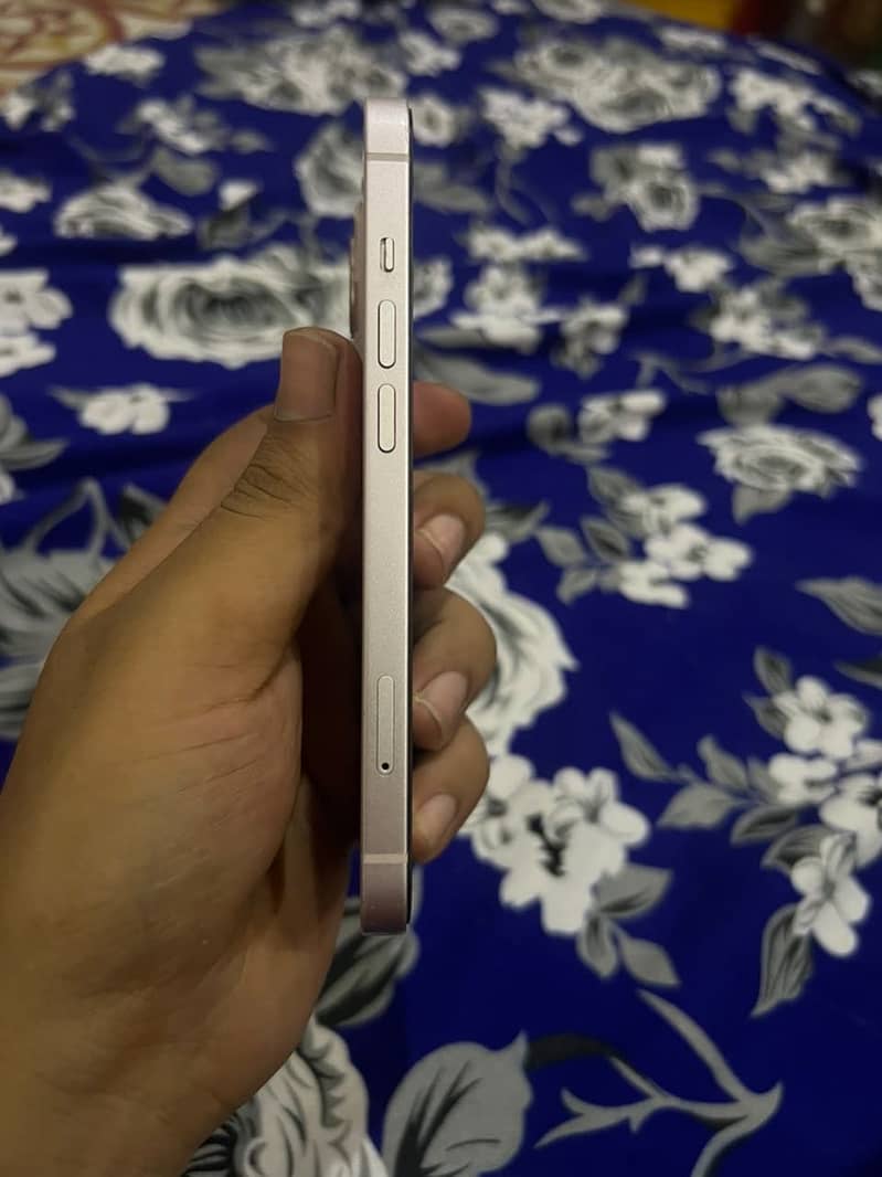 Apple iPhone 13 5