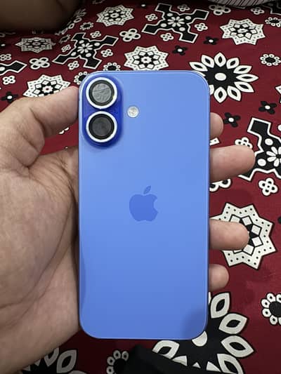 Apple iPhone 16