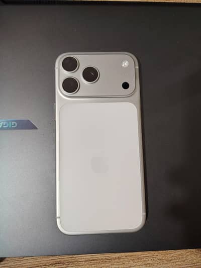 iPhone 17 pro max Silver