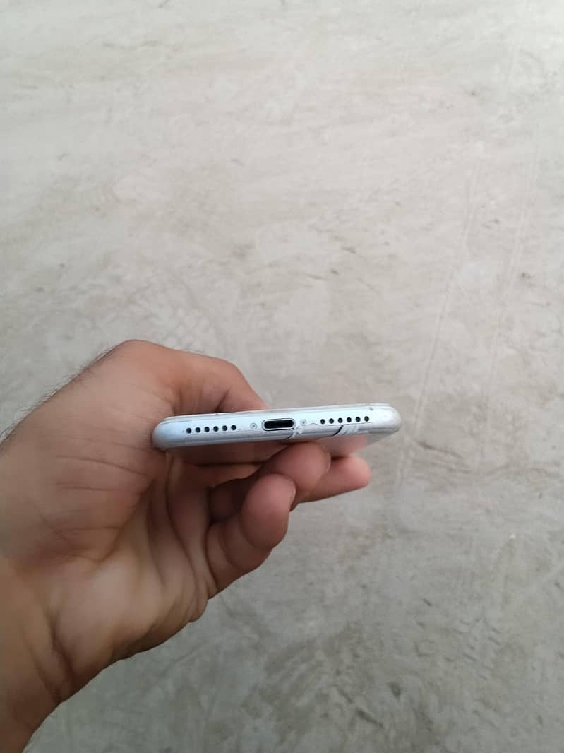 Apple iPhone 7 0