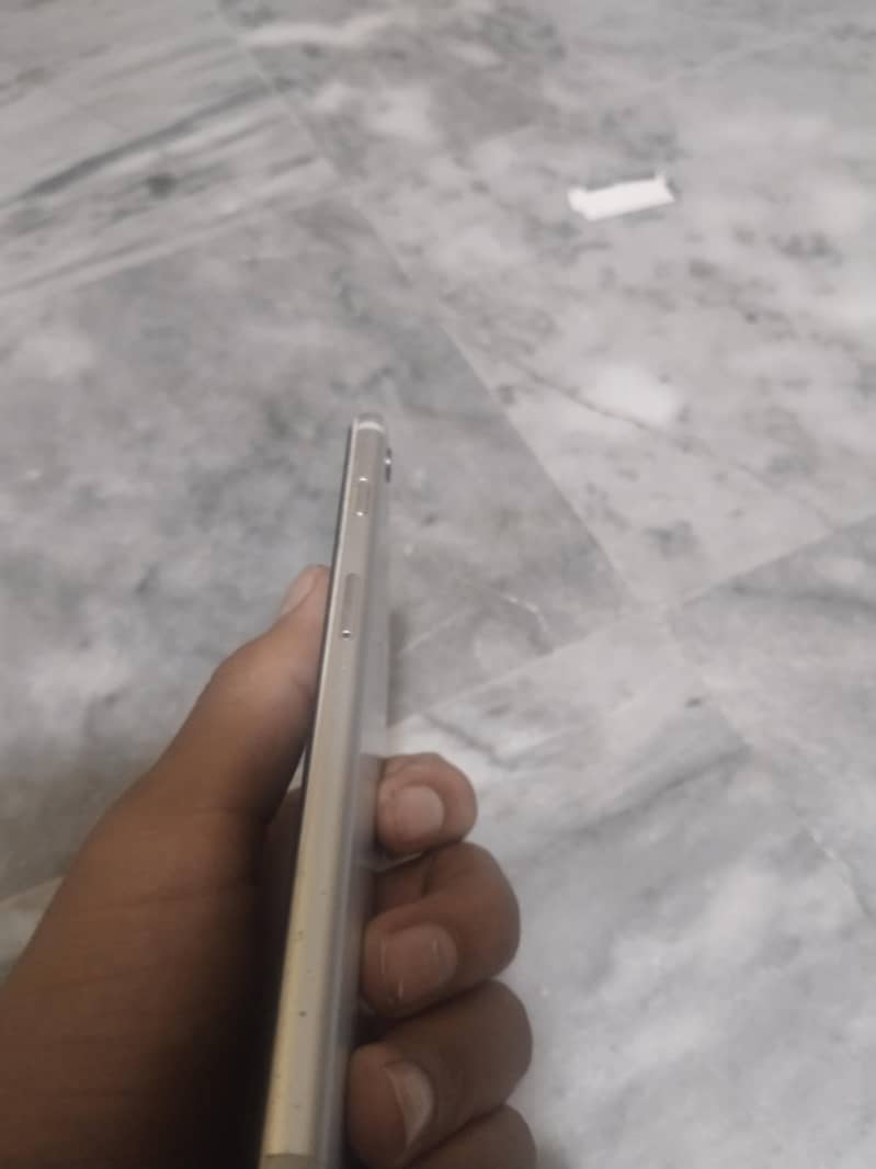 Apple iPhone 6S Plus 2