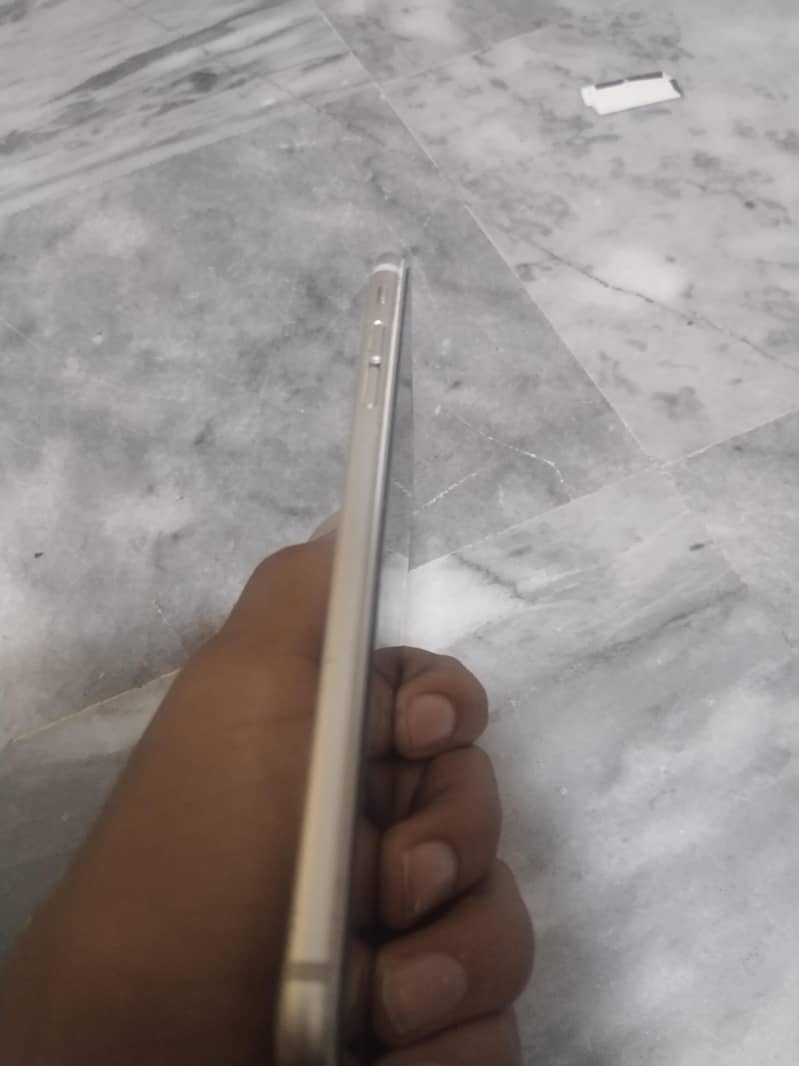 Apple iPhone 6S Plus 4