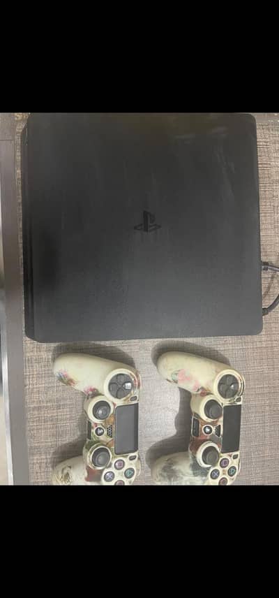 Ps4, 500gb, 2 controllers
