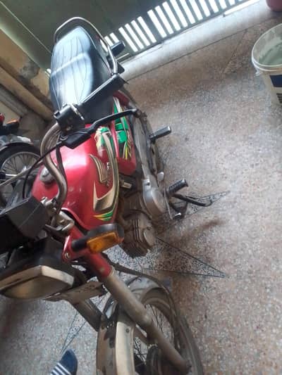 pic & droop bike Honda 70 saf kandishan Lahore sy Lahore 03024628960 w