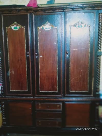 Modern 3-Door Wooden Wardrobe for Sale – Like New