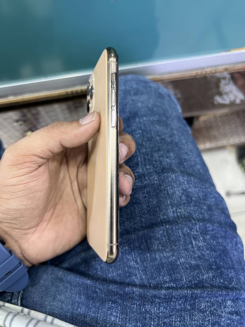 Apple iPhone 11 Pro 2