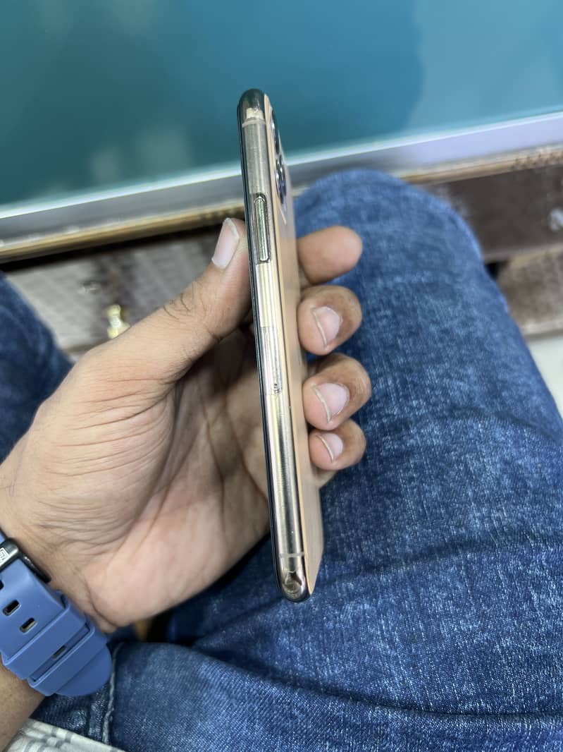 Apple iPhone 11 Pro 3