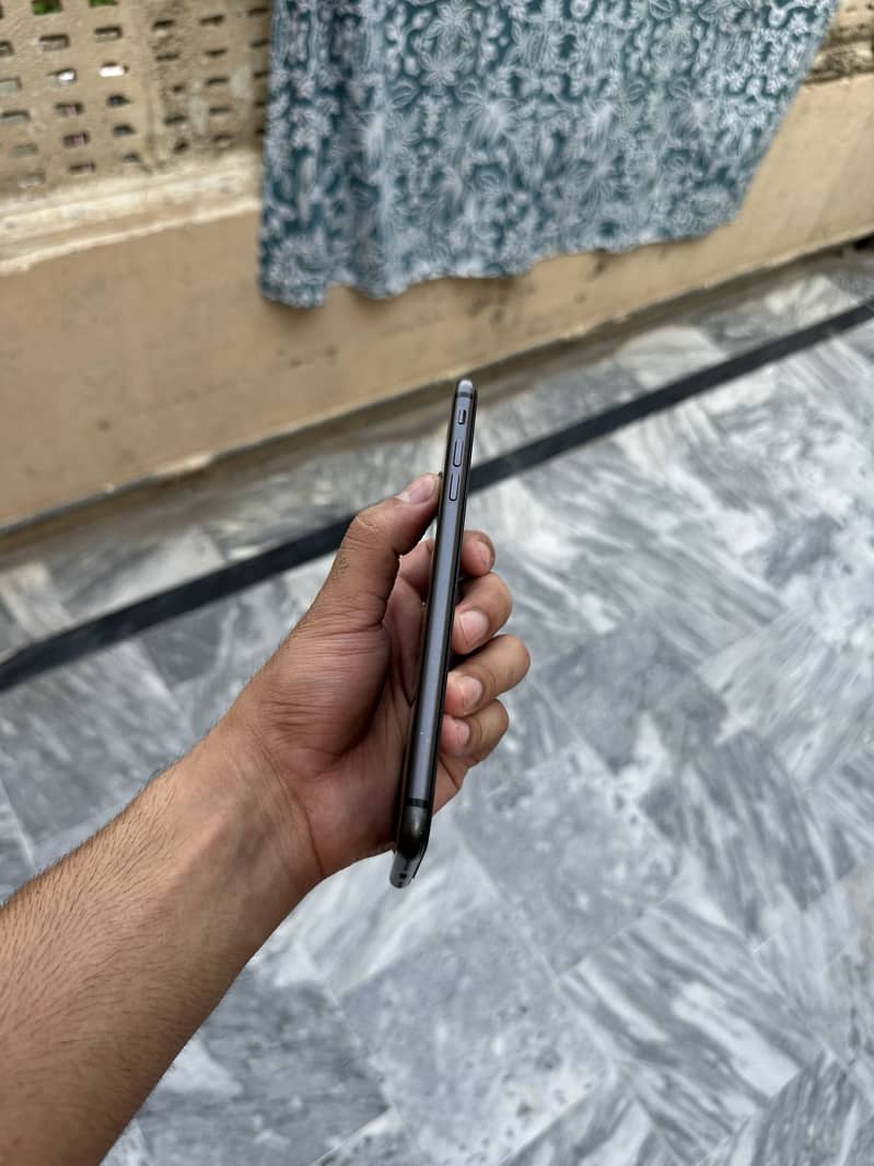 Apple iPhone 8 Plus 1
