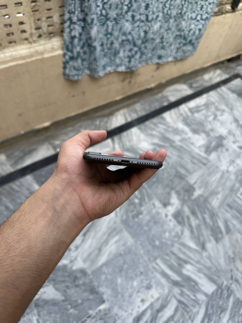 Apple iPhone 8 Plus 2
