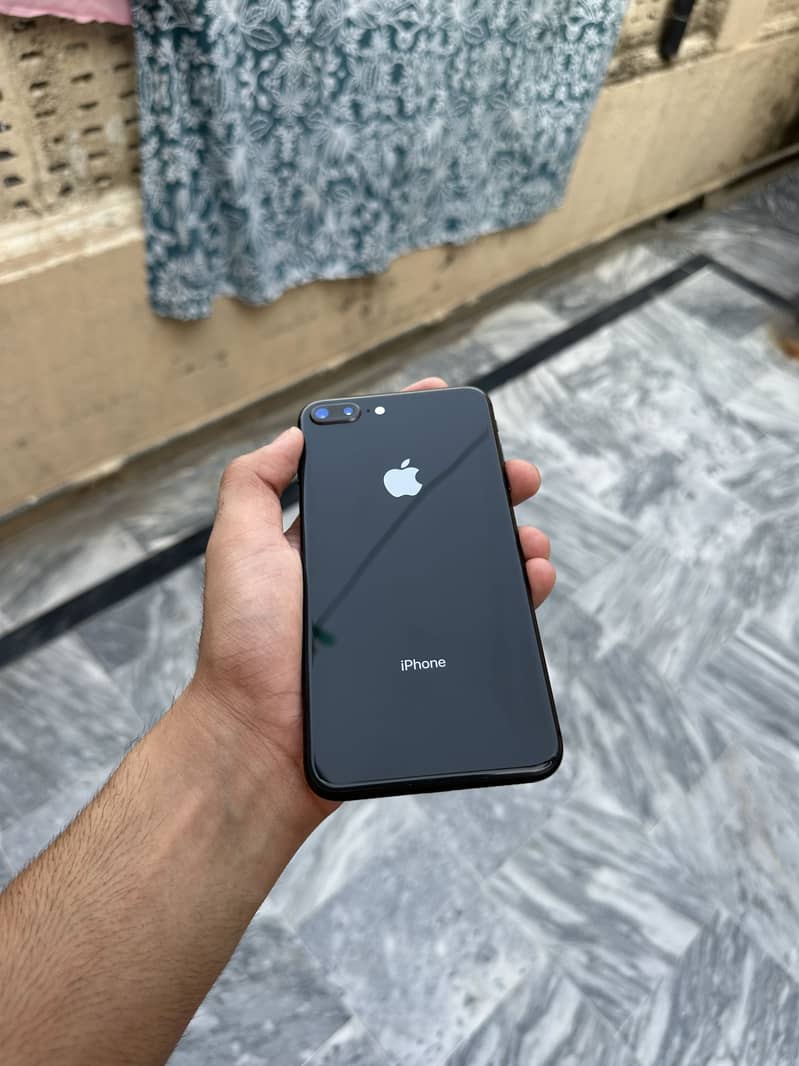 Apple iPhone 8 Plus 5