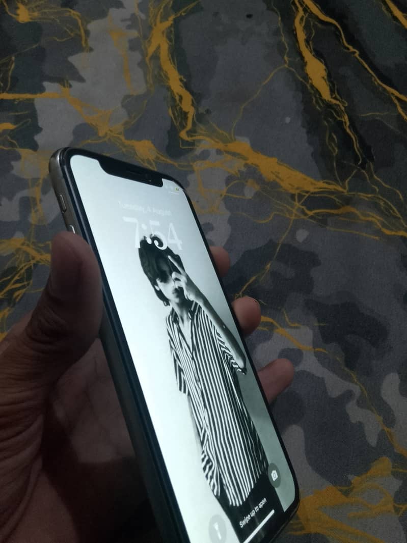 Apple iPhone X 3