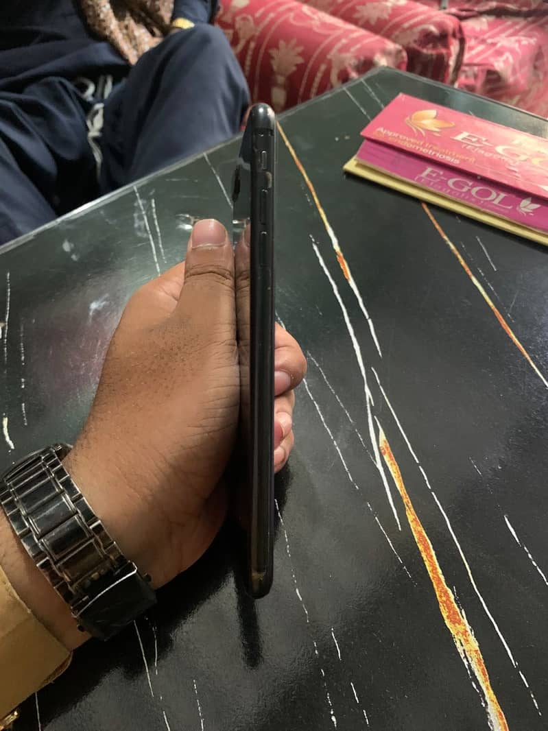 Apple iPhone 7 Plus 5