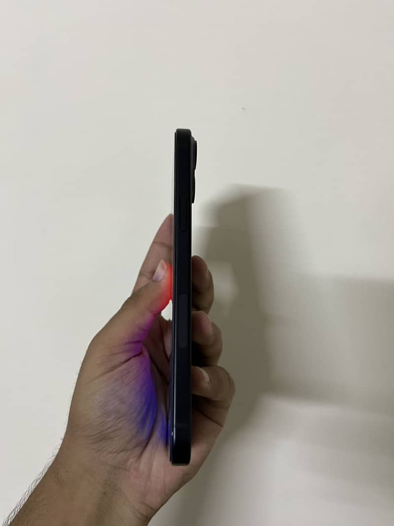 iPhone 15 plus 4