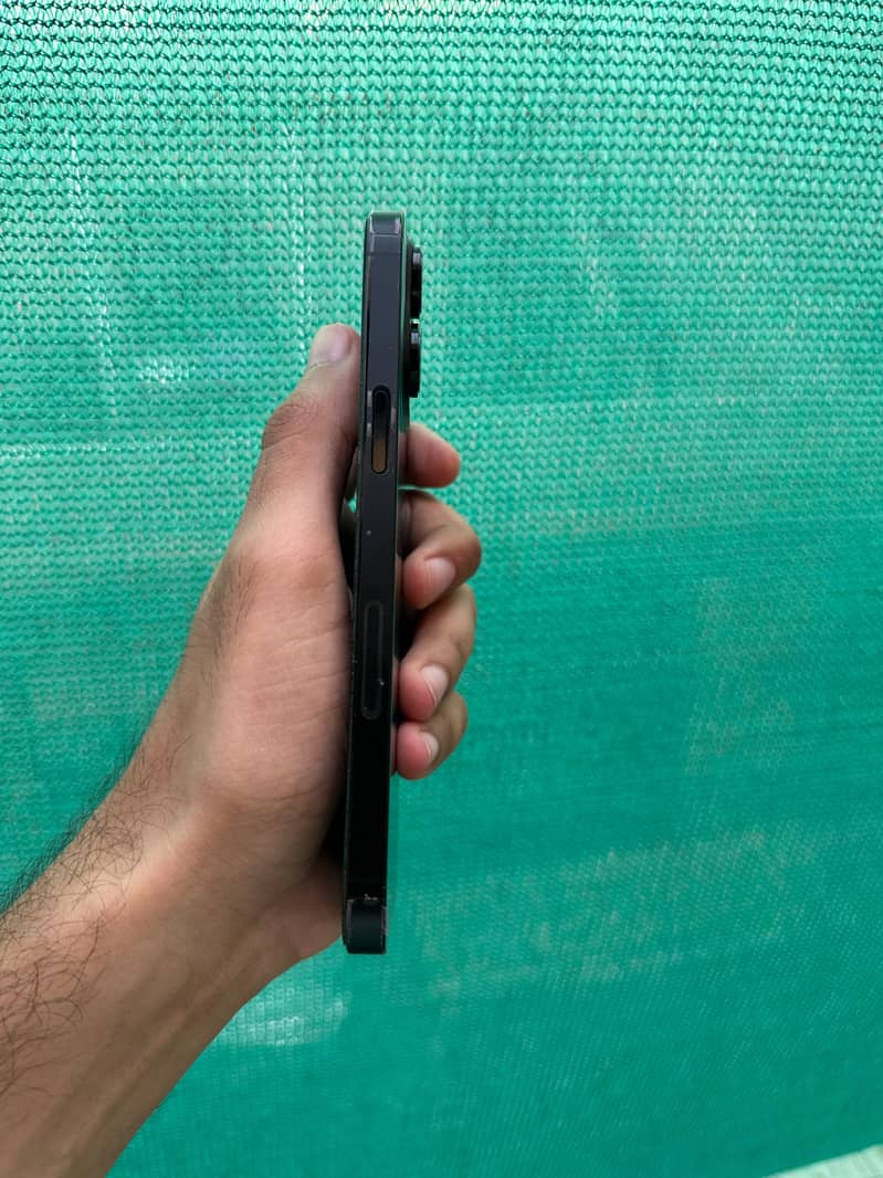 Apple iPhone 14 Pro Max 1