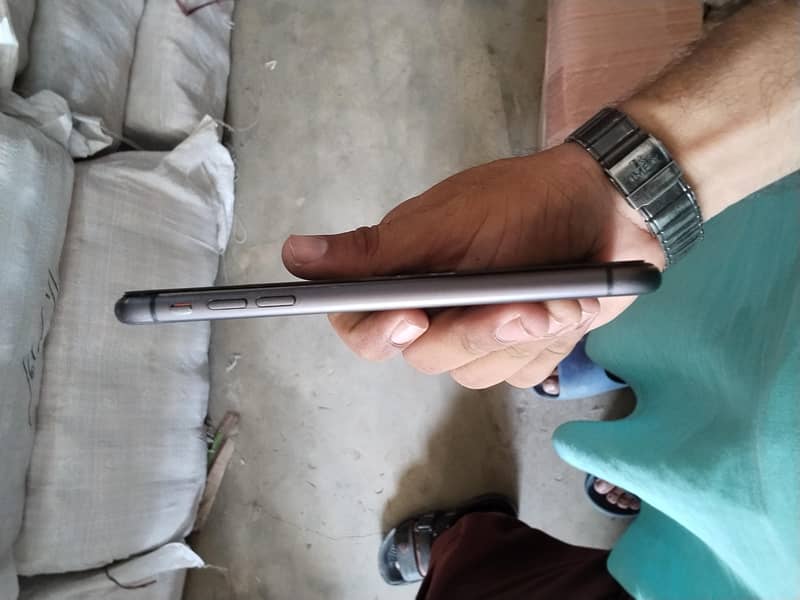 Apple iPhone 11 4