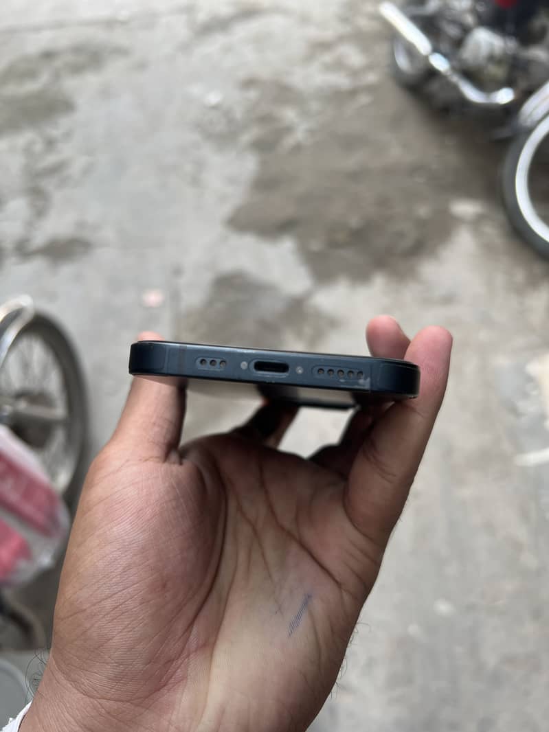 Apple iPhone 13 1