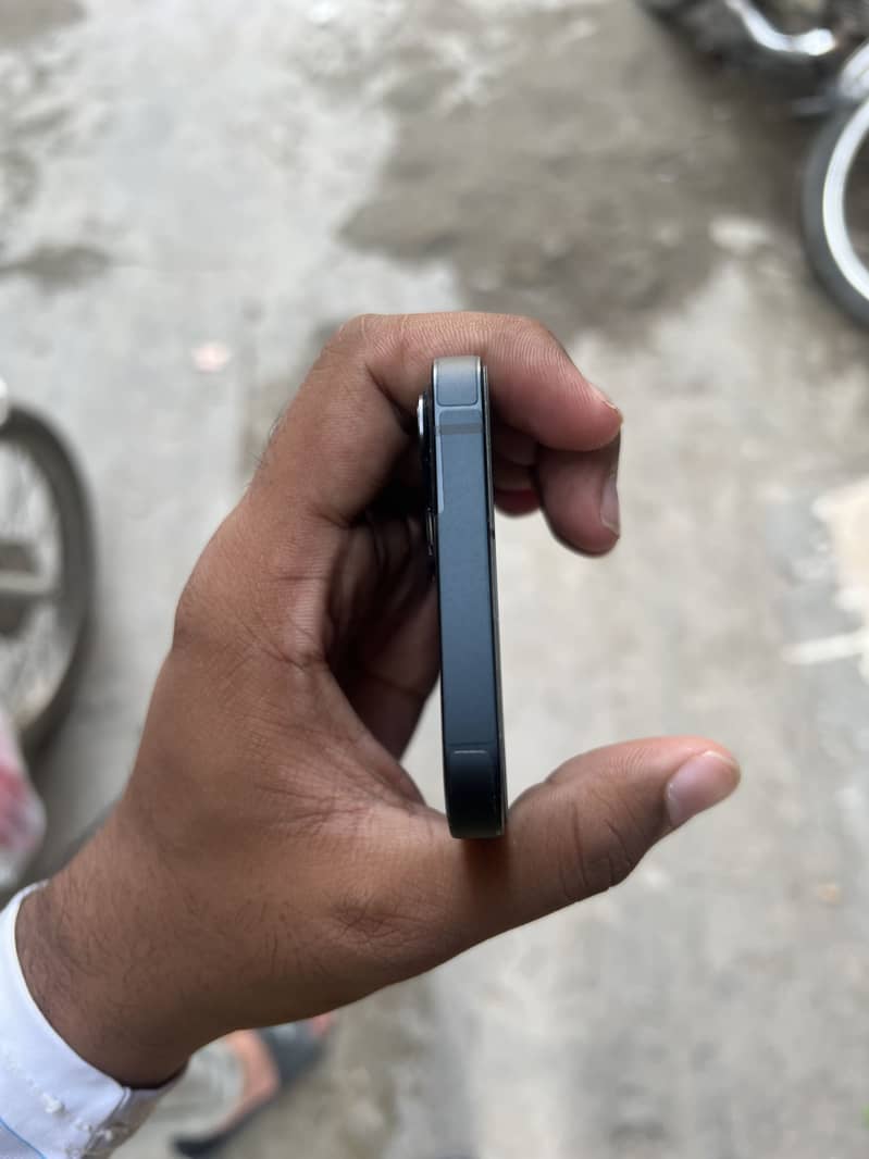 Apple iPhone 13 4