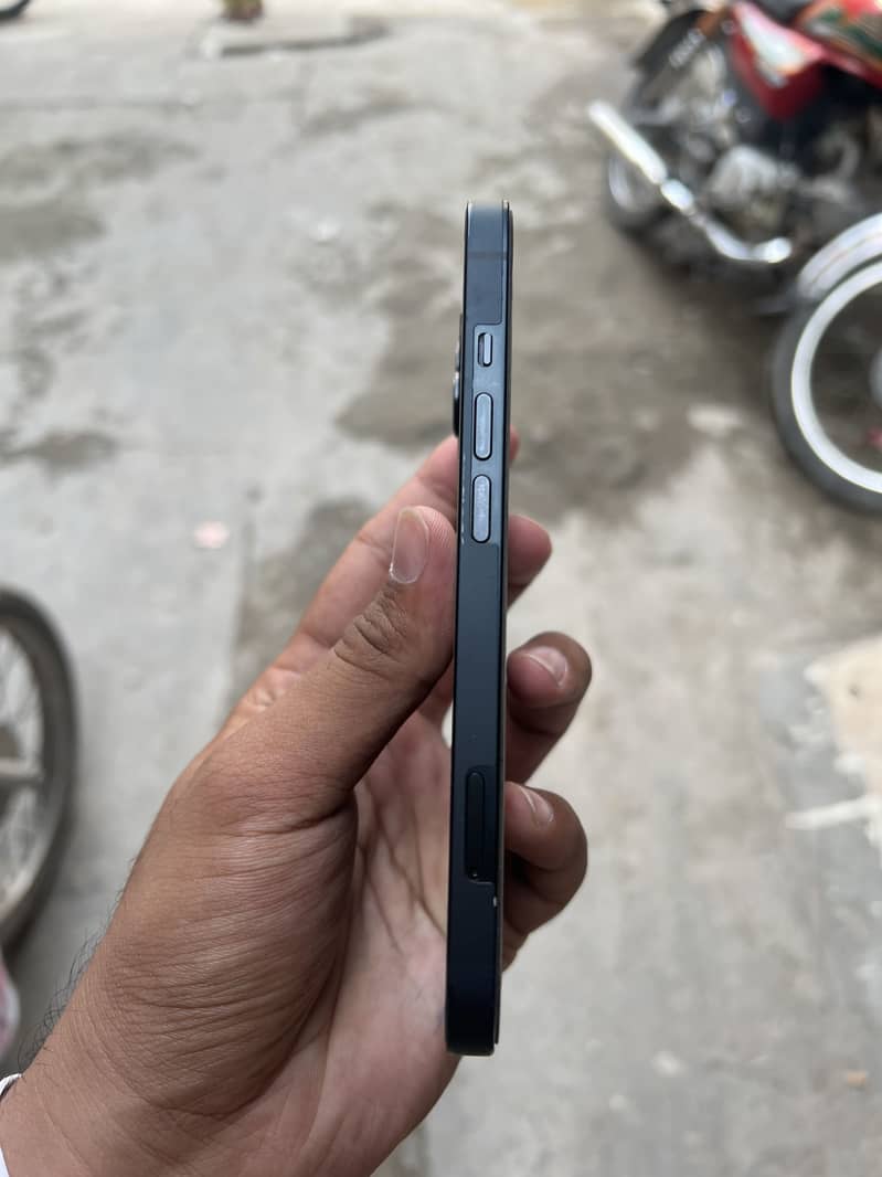 Apple iPhone 13 7