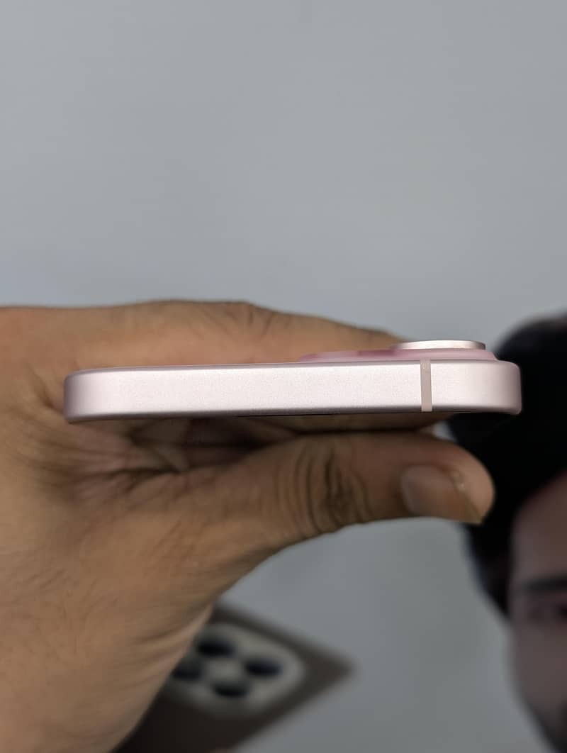 Apple iPhone 15 4