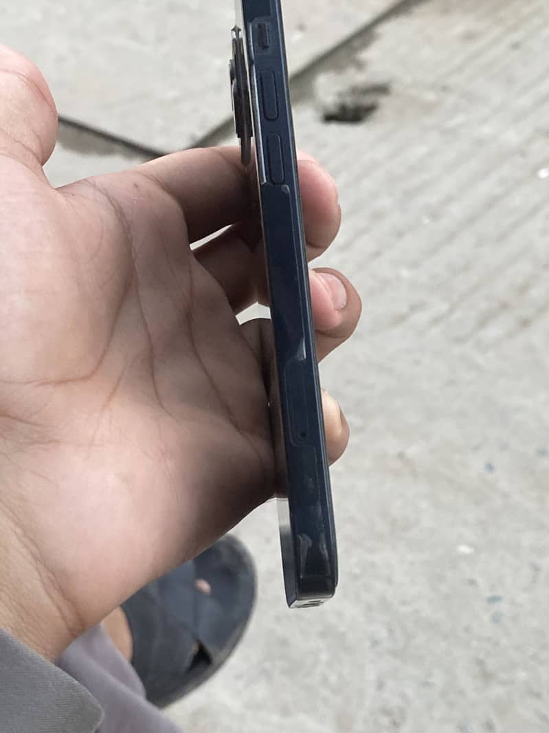 iPhone 13 0