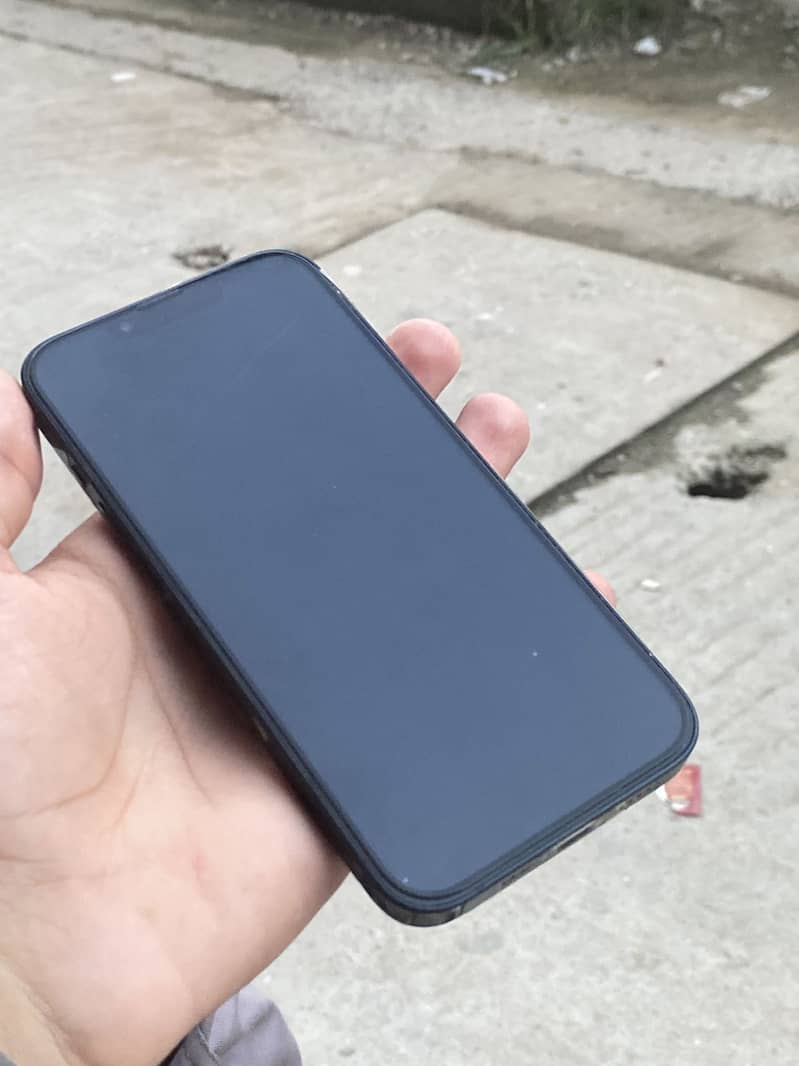 iPhone 13 3