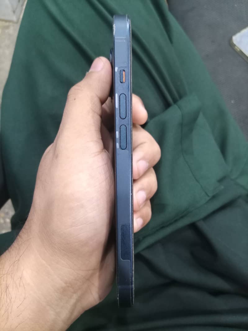 Apple iPhone 14 3