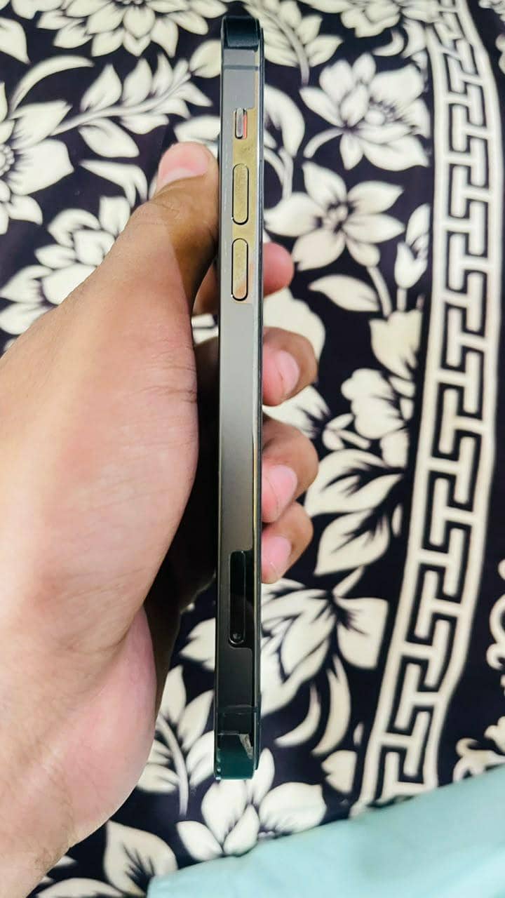 Apple iPhone 12 Pro 3