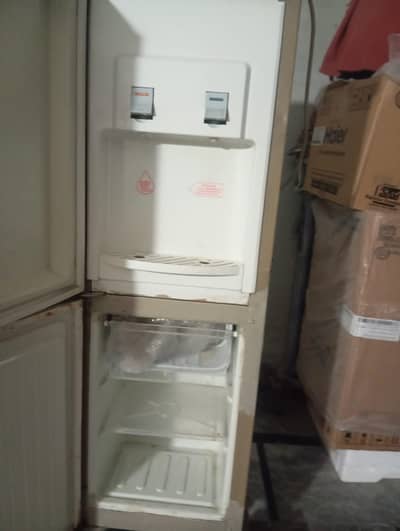 water dispenser with freezer