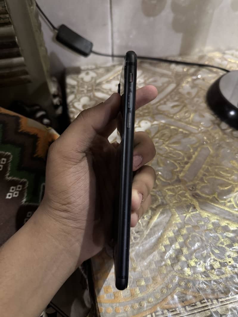 Apple iPhone 8 Plus 1