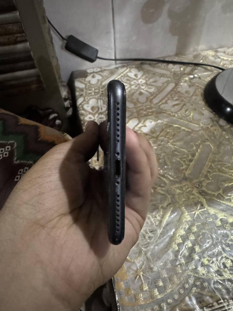 Apple iPhone 8 Plus 3