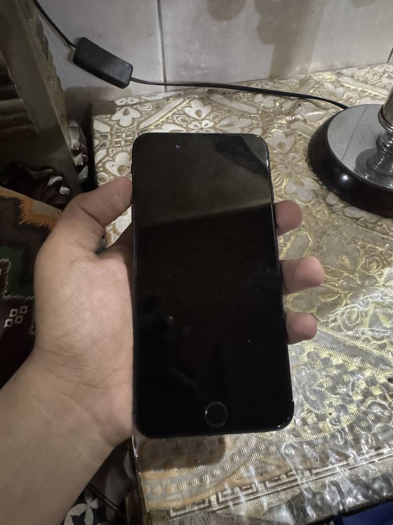 Apple iPhone 8 Plus 6