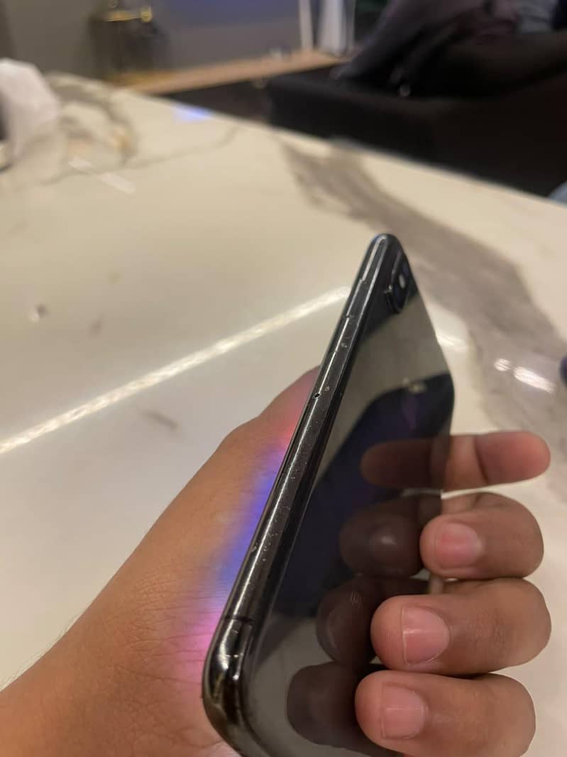 Apple iPhone X 4