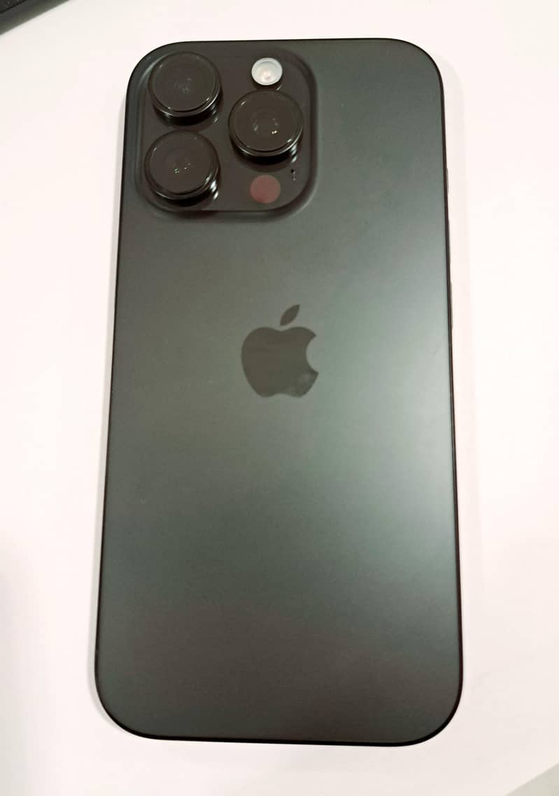 Apple iPhone 16 Pro 8
