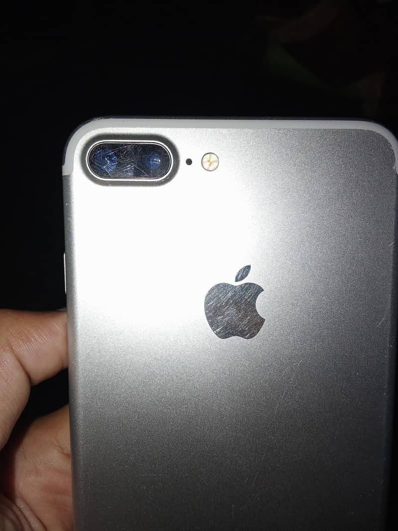 Apple iPhone 7 Plus 2