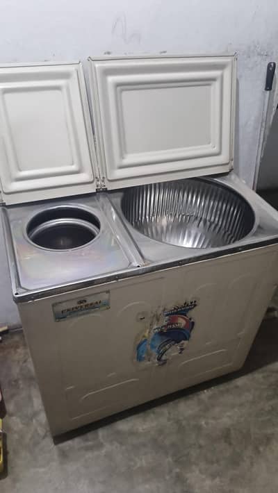 Universal Washing Machine (both washer and dryer)